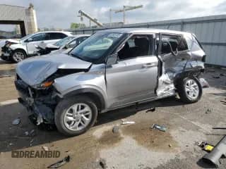 2024 Hyundai Venue SE с VIN KMHRB8A30RU331770, выставлен на аукционе Copart как лот 53981335 с пробегом 1 869 миль миль и Списание • Salvage title. История ставок и продаж доступна на DreamBid. Изображение 1.