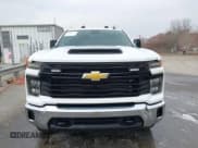 ✅ 2024 Chevrolet Silverado 2500HD Work Truck • VIN: 1GC2YLE72RF198079 • Lot: 41586127. Wystawiony na IAAI z przebiegiem 9 934 mil. Bezpłatny archiwum sprzedaży aukcyjnych z USA i szczegółowy raport historii pojazdu na DreamBid. Zdjęcie 13.