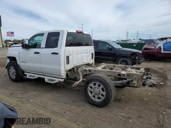 ✅ 2015 Chevrolet Silverado 2500HD LT • VIN: 1GC2KVE8XFZ103610 • Лот: 85721585. Опубликован ранее на Copart с пробегом 255 773 миль. Бесплатный доступ к архиву аукционных продаж из США и подробный отчёт об истории автомобиля на DreamBid. Изображение 2.