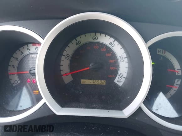 ✅ 2015 Toyota Tacoma PreRunner • VIN: 5TFKU4HN1FX006443 • Lot: 42396815. Listed on IAAI with 176,592 mi. Free auction sales archive from the USA and detailed vehicle history report at DreamBid. Image 15.