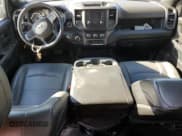 ✅ 2022 Ram 3500 Tradesman • VIN: 3C63R3GJ5NG217024 • Lot: 74441444. Wystawiony na Copart z przebiegiem 49 375 mil. Bezpłatny archiwum sprzedaży aukcyjnych z USA i szczegółowy raport historii pojazdu na DreamBid. Zdjęcie 8.