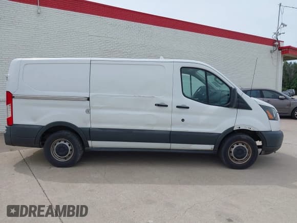 ✅ 2016 Ford Transit Cargo • VIN: 1FTYE1YM6GKB08669 • Lot: 42159212. Wystawiony na IAAI z przebiegiem 278 491 mil. Bezpłatny archiwum sprzedaży aukcyjnych z USA i szczegółowy raport historii pojazdu na DreamBid. Zdjęcie 13.