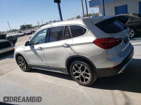 ✅ 2021 BMW X1 xDrive28i • VIN: WBXJG9C08M3M77833 • Lot: 92465635. Wystawiony na Copart z przebiegiem 51 153 mil. Bezpłatny archiwum sprzedaży aukcyjnych z USA i szczegółowy raport historii pojazdu na DreamBid. Zdjęcie 2.