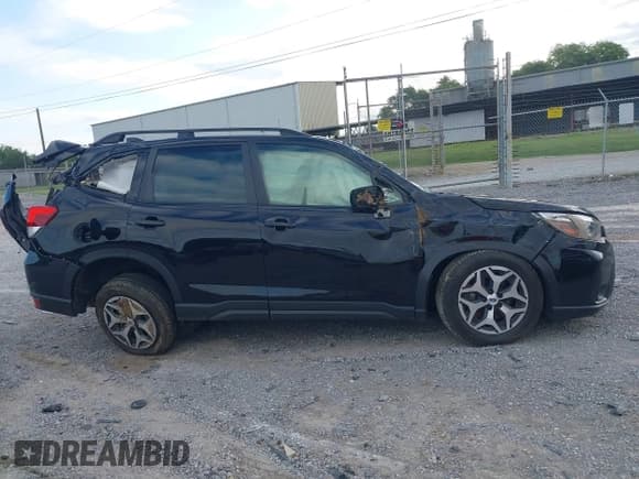 ✅ 2021 Subaru Forester Premium • VIN: JF2SKAJC9MH569973 • Lot: 42895407. Listed on IAAI with 45,769 mi. Free auction sales archive from the USA and detailed vehicle history report at DreamBid. Image 13.
