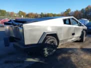 ✅ 2025 Tesla Cybertruck • VIN: 7G2CEHED8SA066996 • Lot: 43494537. Wystawiony na IAAI z przebiegiem 13 701 mil. Bezpłatny archiwum sprzedaży aukcyjnych z USA i szczegółowy raport historii pojazdu na DreamBid. Zdjęcie 4.