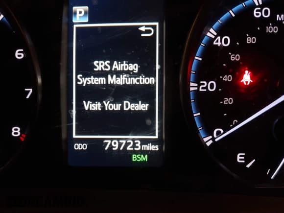 ✅ 2018 Toyota RAV4 XLE • VIN: JTMRFREV4JJ242736 • Лот: 43561158. Опубликован ранее на IAAI с пробегом 79 723 миль. Бесплатный доступ к архиву аукционных продаж из США и подробный отчёт об истории автомобиля на DreamBid. Изображение 16.