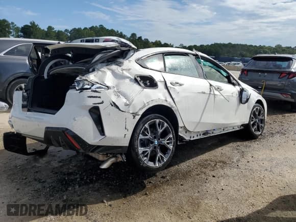 ✅ 2026 BMW 2 Series 228i • VIN: WBA83GG07T7T12379 • Lot: 70930335. Wystawiony na Copart z przebiegiem 11 477 mil. Bezpłatny archiwum sprzedaży aukcyjnych z USA i szczegółowy raport historii pojazdu na DreamBid. Zdjęcie 3.