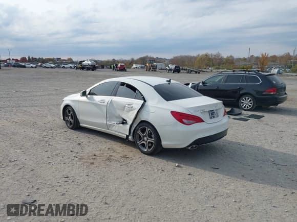 ✅ 2014 Mercedes-Benz CLA 250 • VIN: WDDSJ4EB8EN047252 • Lot: 43647957. Listed on IAAI with 84,901 mi. Free auction sales archive from the USA and detailed vehicle history report at DreamBid. Image 3.