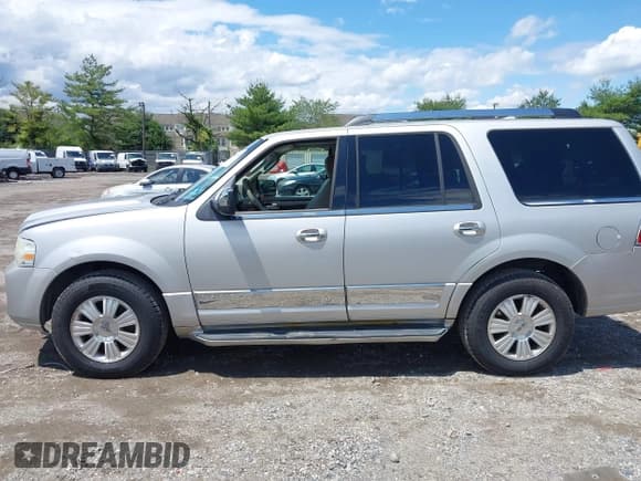 ✅ 2007 Lincoln Navigator • VIN: 5LMFU28587LJ05672 • Lot: 42342868. Wystawiony na IAAI z przebiegiem 174 889 mil. Bezpłatny archiwum sprzedaży aukcyjnych z USA i szczegółowy raport historii pojazdu na DreamBid. Zdjęcie 14.