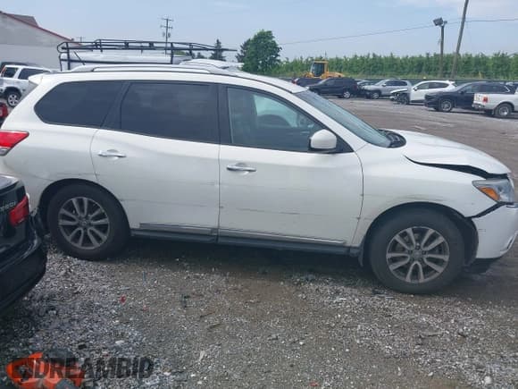 ✅ 2014 Nissan Pathfinder SV • VIN: 5N1AR2MM1EC697442 • Lot: 42622237. Listed on IAAI with 196,566 mi. Free auction sales archive from the USA and detailed vehicle history report at DreamBid. Image 12.