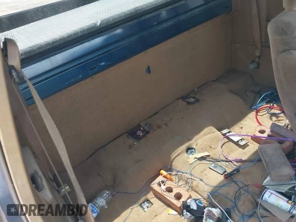 ✅ 1995 GMC Sierra 1500 • VIN: 2GTEC19K1S1534915 • Lot: 43112864. Wystawiony na IAAI z przebiegiem 205 048 mil mil. Skorzystaj z bezpłatnego archiwum sprzedaży aukcyjnych z USA i zobacz szczegółowy raport historii pojazdu na DreamBid. Zdjęcie 8.