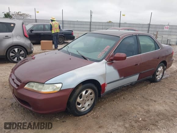 ✅ 1999 Honda Accord LX • VIN: 1HGCG5648XA145213 • Lot: 43567298. Listed on IAAI with 294,173 mi. Free auction sales archive from the USA and detailed vehicle history report at DreamBid. Image 2.