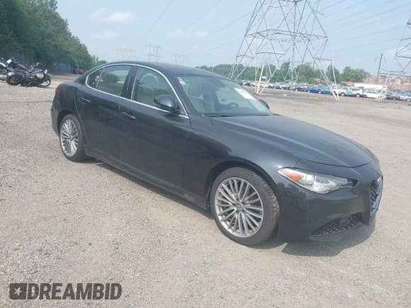 ✅ 2017 Alfa Romeo Giulia Ti • VIN: ZARFAEEN5H7537108 • Лот: 42942458. Опубликован ранее на IAAI с пробегом Не указан. Бесплатный доступ к архиву аукционных продаж из США и подробный отчёт об истории автомобиля на DreamBid. Изображение 1.