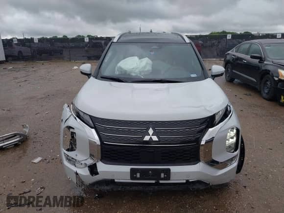 2023 Mitsubishi Outlander SEL с VIN JA4J3VA80PZ022027, выставлен на аукционе IAAI как лот 42180028 с пробегом 13 676 миль миль и . История ставок и продаж доступна на DreamBid. Изображение 6.