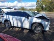 ✅ 2025 Toyota Highlander Hybrid XLE • VIN: 5TDKBRCH0SS646342 • Лот: 43445136. Опубликован ранее на IAAI с пробегом 11 750 миль. Бесплатный доступ к архиву аукционных продаж из США и подробный отчёт об истории автомобиля на DreamBid. Изображение 13.