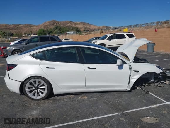 ✅ 2022 Tesla Model 3 Long Range • VIN: 5YJ3E1EB3NF133200 • Lot: 43536697. Wystawiony na IAAI z przebiegiem 104 241 mil. Bezpłatny archiwum sprzedaży aukcyjnych z USA i szczegółowy raport historii pojazdu na DreamBid. Zdjęcie 13.