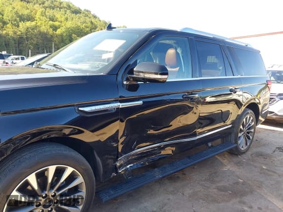 ✅ 2020 Lincoln Navigator Reserve • VIN: 5LMJJ3LT3LEL23869 • Лот: 43135913. Опубликован ранее на IAAI с пробегом 35 793 миль. Бесплатный доступ к архиву аукционных продаж из США и подробный отчёт об истории автомобиля на DreamBid. Изображение 6.