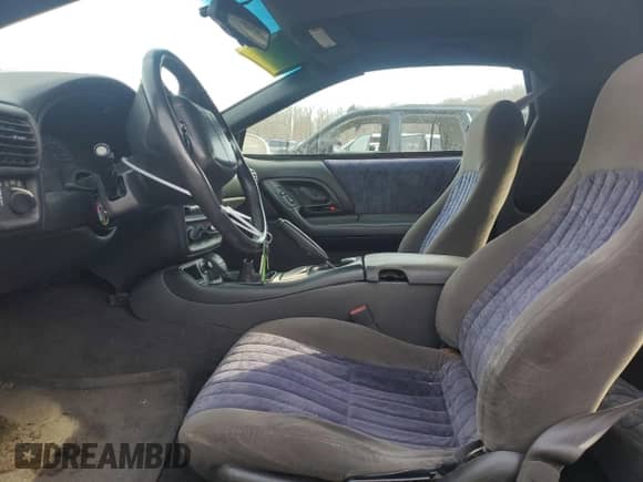 2000 Chevrolet Camaro Z28 z VIN 2G1FP22G8Y2153580, wystawiony jako Copart lot #43004935 z przebiegiem 132 835 mil mil oraz Szkoda całkowita • Salvage title. Historia ofert i sprzedaży dostępna na DreamBid. Obrazek 7.