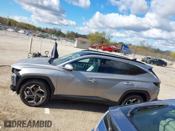 ✅ 2023 Hyundai Tucson Limited • VIN: KM8JECA13PU122896 • Lot: 43575980. Listed on IAAI with 7,768 mi miles. Access the free auction sales archive from the USA and view a detailed vehicle history report at DreamBid. Image 15.