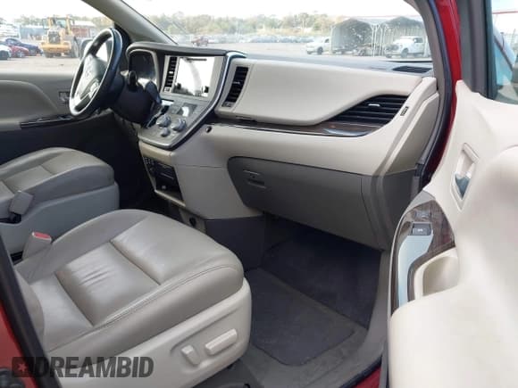 ✅ 2016 Toyota Sienna XLE • VIN: 5TDYK3DC8GS701072 • Lot: 41154795. Listed on IAAI with 52,600 mi. Free auction sales archive from the USA and detailed vehicle history report at DreamBid. Image 5.