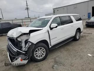 ✅ 2022 Chevrolet Suburban LT • VIN: 1GNSCCKD7NR251447 • Lot: 71981445. Wystawiony na Copart z przebiegiem 88 927 mil. Bezpłatny archiwum sprzedaży aukcyjnych z USA i szczegółowy raport historii pojazdu na DreamBid. Zdjęcie 1.