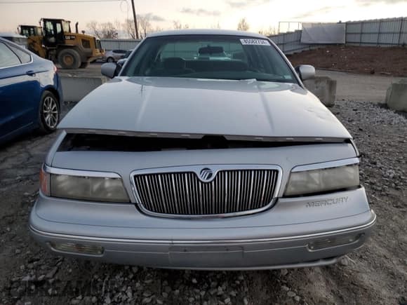 ✅ 1996 Mercury Grand Marquis GS • VIN: 2MELM74W8TX653415 • Lot: 85582734. Wystawiony na Copart z przebiegiem 187 282 mil. Bezpłatny archiwum sprzedaży aukcyjnych z USA i szczegółowy raport historii pojazdu na DreamBid. Zdjęcie 5.