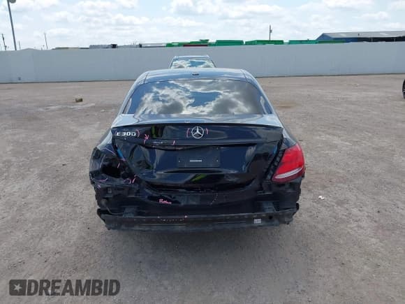 ✅ 2018 Mercedes-Benz E 300 • VIN: WDDZF4JB8JA308581 • Lot: 42903063. Wystawiony na IAAI z przebiegiem 100 080 mil. Bezpłatny archiwum sprzedaży aukcyjnych z USA i szczegółowy raport historii pojazdu na DreamBid. Zdjęcie 17.