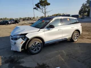 ✅ 2025 Lincoln Corsair Premiere • VIN: 5LMCJ1DA4SUL09929 • Lot: 80499195. Wystawiony na Copart z przebiegiem 4 500 mil. Bezpłatny archiwum sprzedaży aukcyjnych z USA i szczegółowy raport historii pojazdu na DreamBid. Zdjęcie 1.