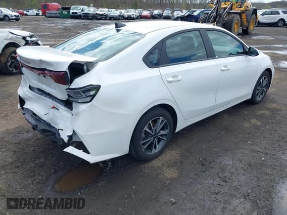 ✅ 2023 Kia Forte LXS • VIN: 3KPF24AD2PE694057 • Lot: 41973612. Wystawiony na IAAI z przebiegiem 18 051 mil. Bezpłatny archiwum sprzedaży aukcyjnych z USA i szczegółowy raport historii pojazdu na DreamBid. Zdjęcie 4.