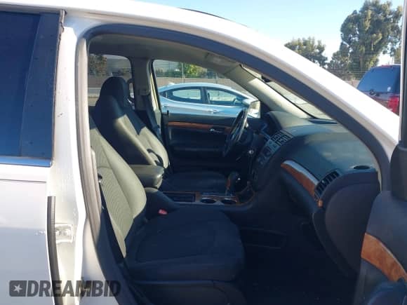 2008 Saturn Outlook XR z VIN 5GZER23798J200220, wystawiony jako IAAI lot #43607225 z przebiegiem 169 658 mil mil oraz . Historia ofert i sprzedaży dostępna na DreamBid. Obrazek 5.