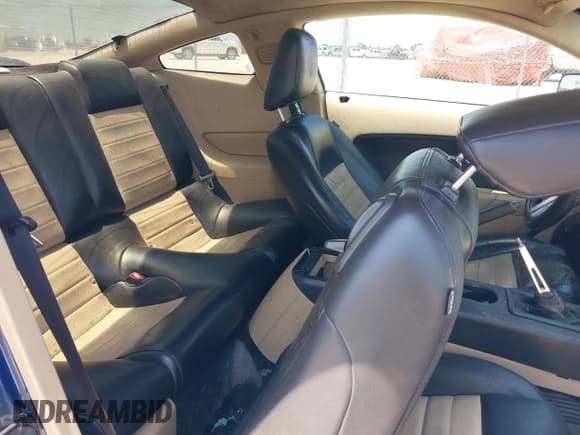 ✅ 2007 Ford Mustang GT Deluxe • VIN: 1ZVHT82H575243065 • Lot: 42467593. Wystawiony na IAAI z przebiegiem 316 877 mil. Bezpłatny archiwum sprzedaży aukcyjnych z USA i szczegółowy raport historii pojazdu na DreamBid. Zdjęcie 8.