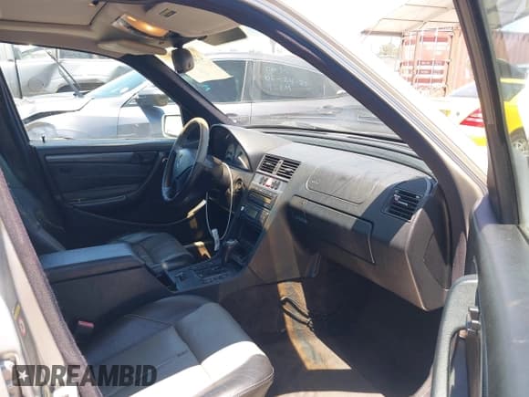 ✅ 2000 Mercedes-Benz C 230/260/280/320 • VIN: WDBHA29G6YA850179 • Лот: 42641333. Опубликован ранее на IAAI с пробегом Не указан. Бесплатный доступ к архиву аукционных продаж из США и подробный отчёт об истории автомобиля на DreamBid. Изображение 5.