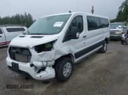 ✅ 2025 Ford Transit Passenger XL • VIN: 1FBAX2Y84SKA50207 • Lot: 43013050. Wystawiony na IAAI z przebiegiem 8 796 mil. Bezpłatny archiwum sprzedaży aukcyjnych z USA i szczegółowy raport historii pojazdu na DreamBid. Zdjęcie 2.