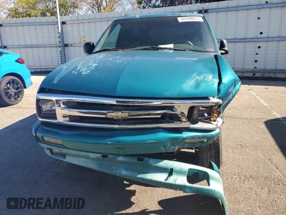 ✅ 1996 Chevrolet Blazer LS • VIN: 1GNCS18W7TK140620 • Лот: 87446815. Опубликован ранее на Copart с пробегом 186 497 миль. Бесплатный доступ к архиву аукционных продаж из США и подробный отчёт об истории автомобиля на DreamBid. Изображение 5.