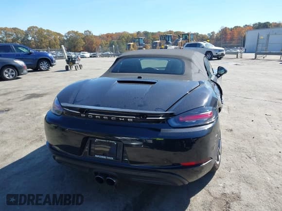 ✅ 2017 Porsche 718 Boxster • VIN: WP0CA2A87HS221816 • Lot: 43619804. Wystawiony na IAAI z przebiegiem 30 317 mil. Bezpłatny archiwum sprzedaży aukcyjnych z USA i szczegółowy raport historii pojazdu na DreamBid. Zdjęcie 16.