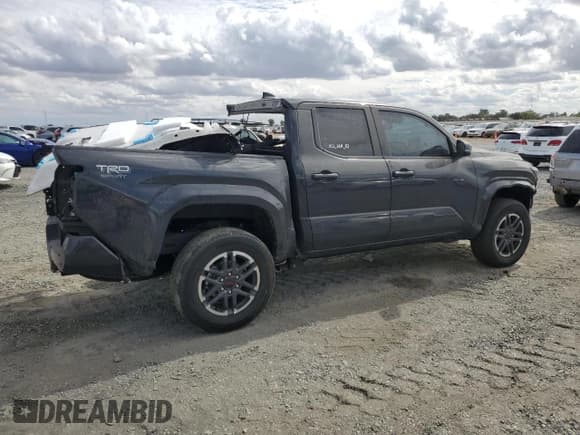 ✅ 2024 Toyota Tacoma SR5 • VIN: 3TMLB5JN4RM045791 • Lot: 84603605. Wystawiony na Copart z przebiegiem Nie podano. Bezpłatny archiwum sprzedaży aukcyjnych z USA i szczegółowy raport historii pojazdu na DreamBid. Zdjęcie 3.