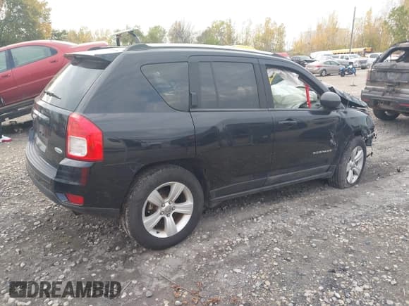 ✅ 2011 Jeep Compass Latitude • VIN: 1J4NF1FB1BD136209 • Lot: 43467993. Wystawiony na IAAI z przebiegiem 133 738 mil. Bezpłatny archiwum sprzedaży aukcyjnych z USA i szczegółowy raport historii pojazdu na DreamBid. Zdjęcie 4.