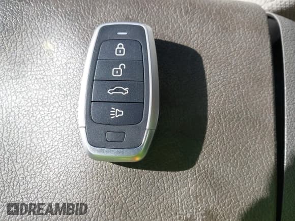 ✅ 2015 Dodge Challenger R/T • VIN: 2C3CDZAT5FH710678 • Lot: 43647121. Wystawiony na IAAI z przebiegiem 175 928 mil. Bezpłatny archiwum sprzedaży aukcyjnych z USA i szczegółowy raport historii pojazdu na DreamBid. Zdjęcie 11.