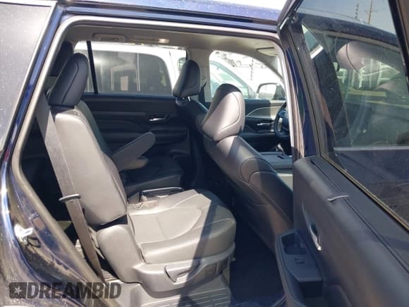 ✅ 2025 Toyota Highlander XLE • VIN: 5TDAAAB55SS076507 • Лот: 42552936. Опубликован ранее на IAAI с пробегом 13 993 миль. Бесплатный доступ к архиву аукционных продаж из США и подробный отчёт об истории автомобиля на DreamBid. Изображение 8.