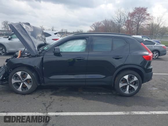 ✅ 2023 Volvo XC40 Plus Dark Theme • VIN: YV4L12UWXP2009398 • Lot: 41946977. Listed on IAAI with 33,330 mi. Free auction sales archive from the USA and detailed vehicle history report at DreamBid. Image 14.