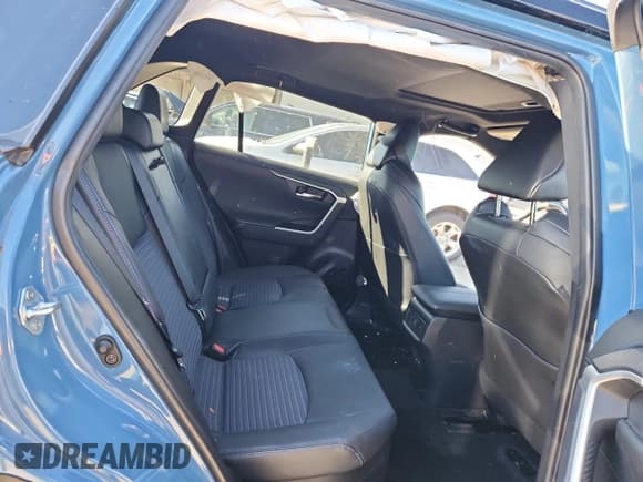 ✅ 2022 Toyota RAV4 Hybrid XSE • VIN: 4T3E6RFV7NU097082 • Лот: 92422115. Опубликован ранее на Copart с пробегом 46 822 миль. Бесплатный доступ к архиву аукционных продаж из США и подробный отчёт об истории автомобиля на DreamBid. Изображение 11.