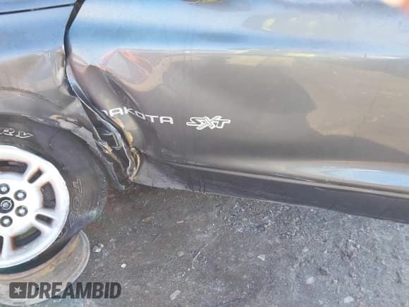 ✅ 2002 Dodge Dakota • VIN: 1B7GG12X72S664670 • Lot: 41334622. Wystawiony na IAAI z przebiegiem Nie podano. Bezpłatny archiwum sprzedaży aukcyjnych z USA i szczegółowy raport historii pojazdu na DreamBid. Zdjęcie 16.