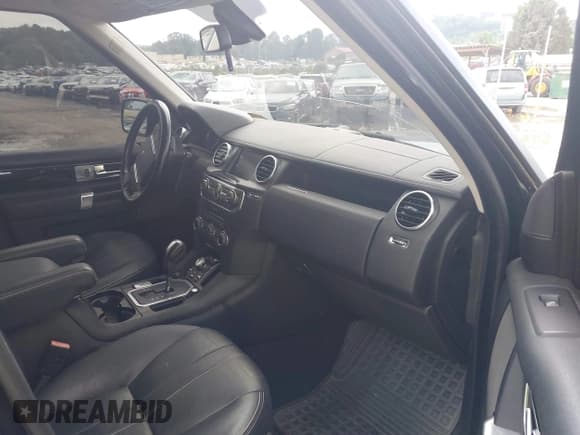 ✅ 2011 Land Rover LR4 HSE • VIN: SALAG2D40BA583460 • Lot: 42795572. Listed on IAAI with 152,303 mi. Free auction sales archive from the USA and detailed vehicle history report at DreamBid. Image 5.