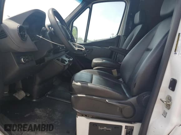 ✅ 2021 Mercedes-Benz Sprinter • VIN: W1W4DDHY1MT056352 • Lot: 55850745. Listed on Copart with 271,330 mi. Free auction sales archive from the USA and detailed vehicle history report at DreamBid. Image 7.