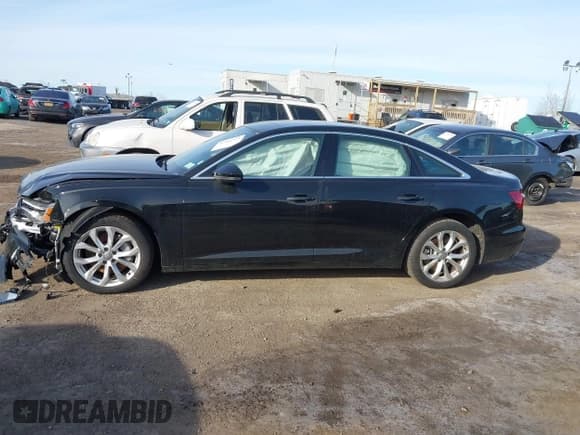 ✅ 2024 Audi A6 Premium Plus • VIN: WAUE3BF20RN041114 • Лот: 41484973. Опубликован ранее на IAAI с пробегом 7 775 миль. Бесплатный доступ к архиву аукционных продаж из США и подробный отчёт об истории автомобиля на DreamBid. Изображение 14.