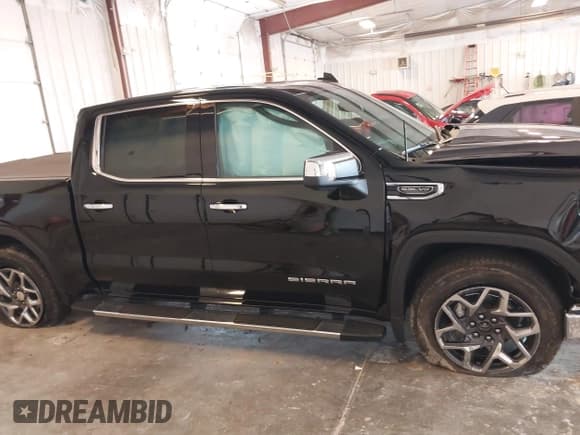 ✅ 2024 GMC Sierra 1500 SLT • VIN: 3GTUUDED2RG446992 • Лот: 43275309. Опубликован ранее на IAAI с пробегом 19 032 миль. Бесплатный доступ к архиву аукционных продаж из США и подробный отчёт об истории автомобиля на DreamBid. Изображение 13.