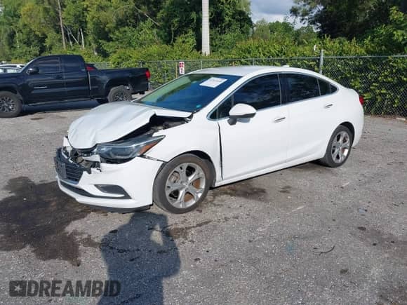 2017 Chevrolet Cruze Premier z VIN 1G1BF5SM8H7267631, wystawiony jako IAAI lot #43521640 z przebiegiem 111 180 mil mil oraz . Historia ofert i sprzedaży dostępna na DreamBid. Obrazek 2.