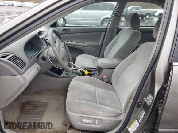 ✅ 2004 Toyota Camry LE • VIN: 4T1BE32K64U939061 • Lot: 91570345. Wystawiony na Copart z przebiegiem 225 181 mil. Bezpłatny archiwum sprzedaży aukcyjnych z USA i szczegółowy raport historii pojazdu na DreamBid. Zdjęcie 7.