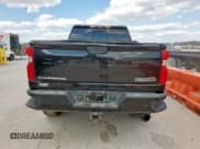 ✅ 2020 Chevrolet Silverado 2500HD High Country • VIN: 1GC4YREY3LF103878 • Лот: 81100165. Опубликован ранее на Copart с пробегом 378 595 миль. Бесплатный доступ к архиву аукционных продаж из США и подробный отчёт об истории автомобиля на DreamBid. Изображение 6.