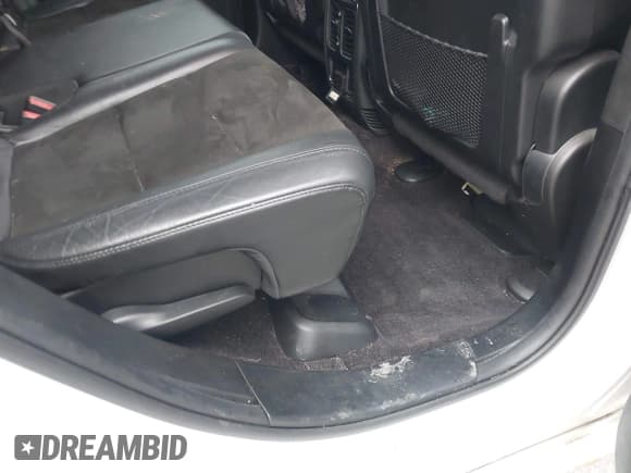 ✅ 2019 Jeep Grand Cherokee Altitude • VIN: 1C4RJEAGXKC597303 • Lot: 43555218. Wystawiony na IAAI z przebiegiem 101 986 mil. Bezpłatny archiwum sprzedaży aukcyjnych z USA i szczegółowy raport historii pojazdu na DreamBid. Zdjęcie 8.